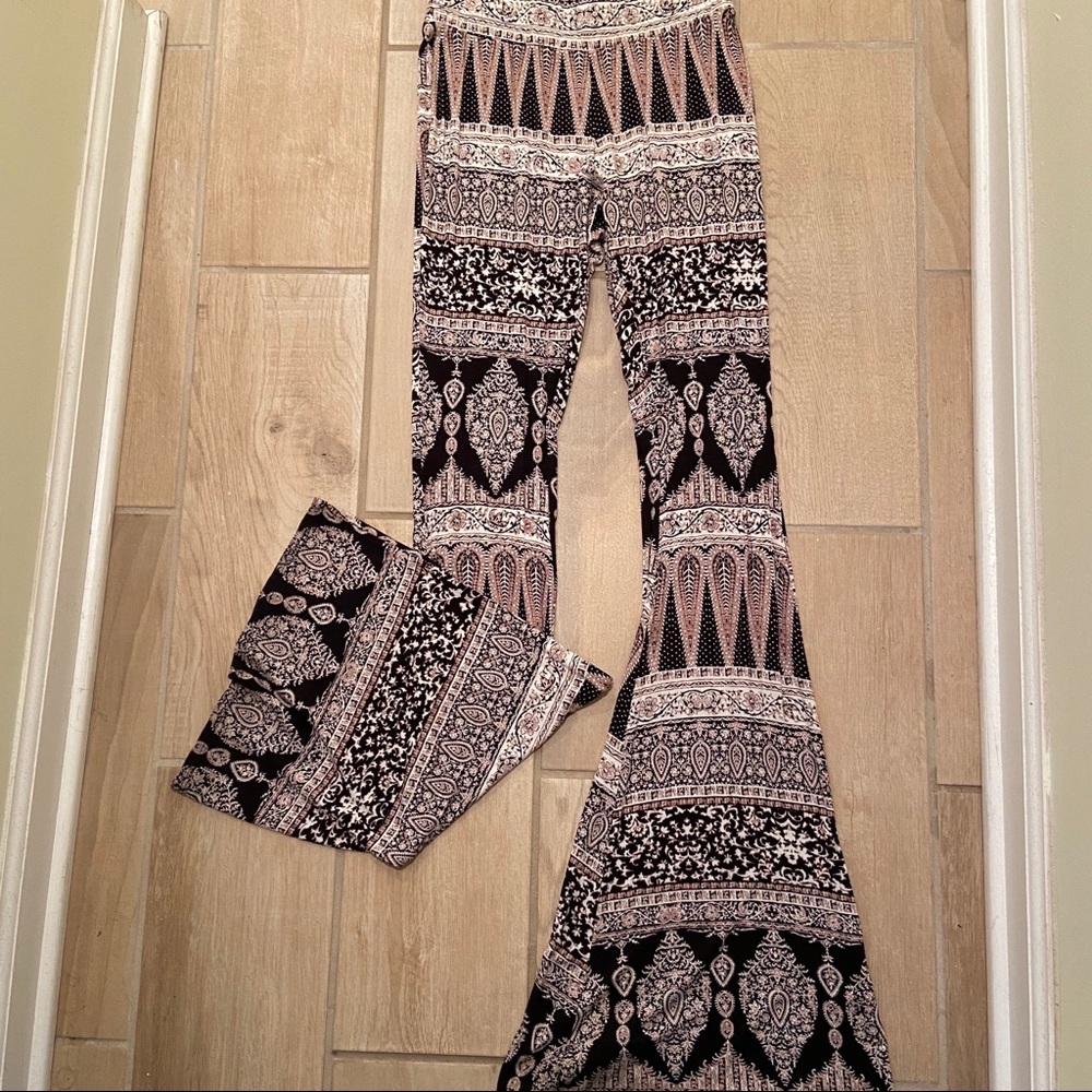 ✨PRICE DROP✨ Spandex patterned bellbottoms